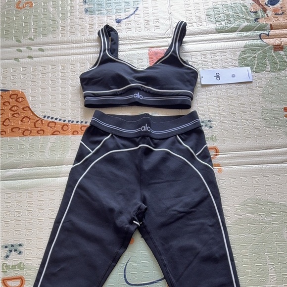 ALO Yoga Set Black - Picture 4 of 8